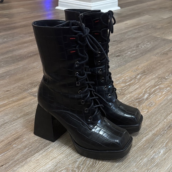 Azalea Wang Black Croc-Embossed Lace-Up Boots - Picture 2 of 3